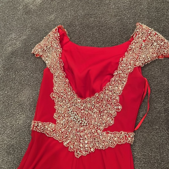 Red long evening dress with shawl - Picture 4 of 5